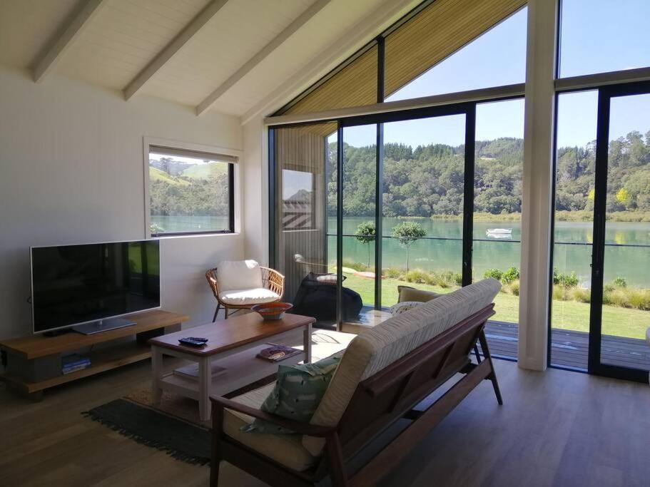 Purangi Waterfront Retreat - 2 Bedroom Cooks Beach Exterior foto