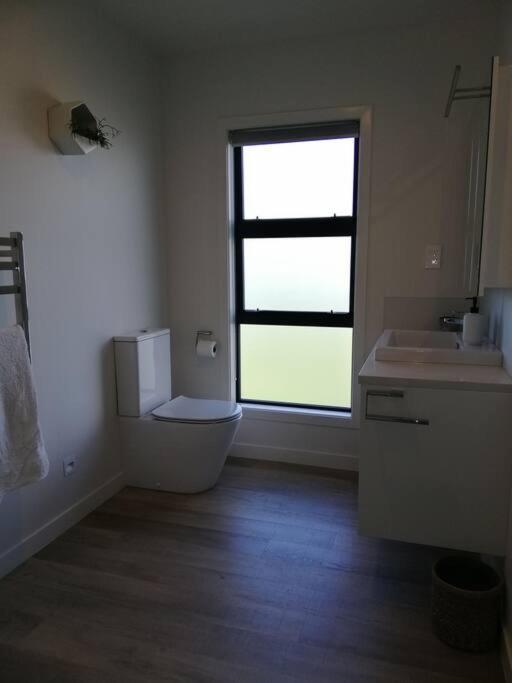 Purangi Waterfront Retreat - 2 Bedroom Cooks Beach Exterior foto